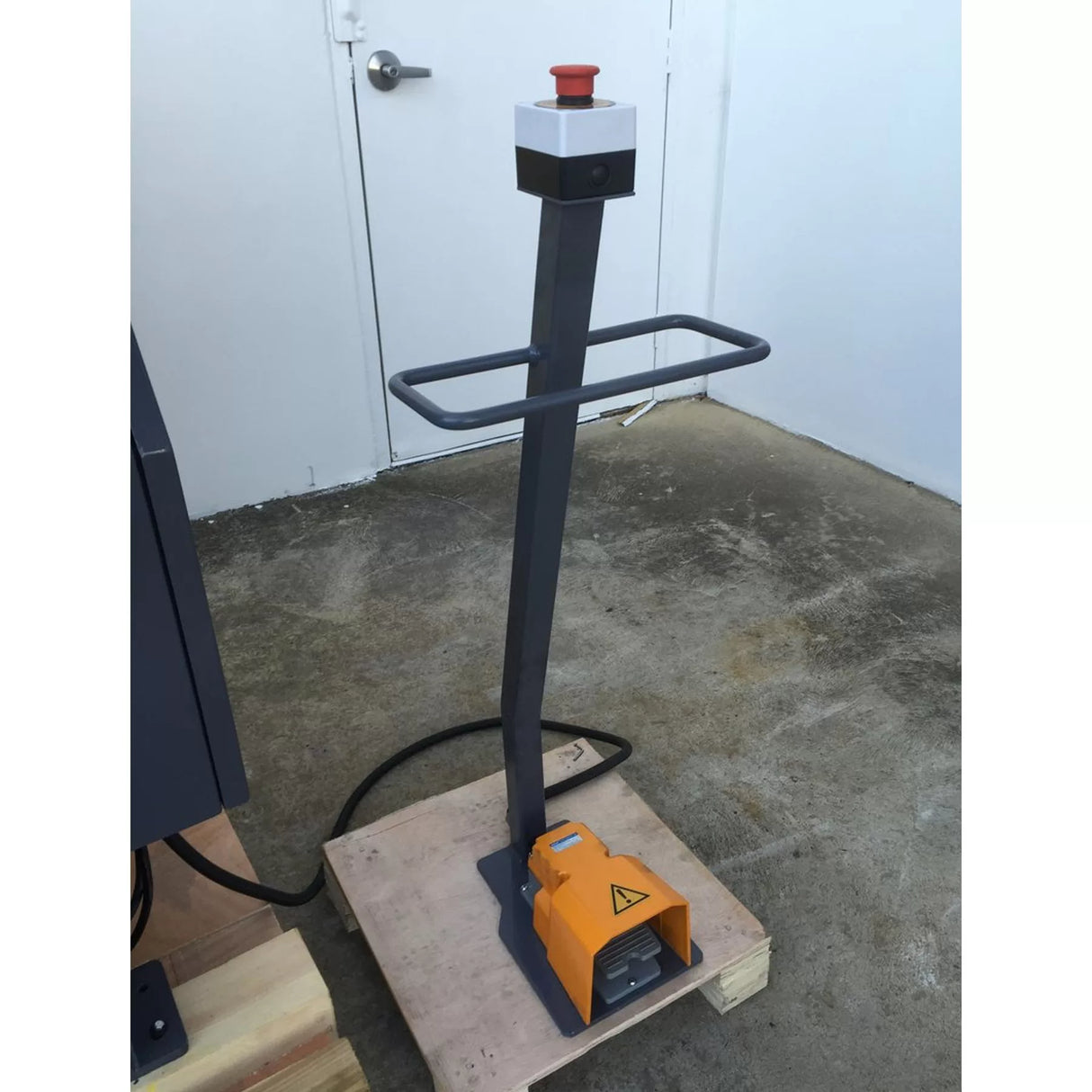 240Volt Hydraulic Guillotine 1320mm x 2.0mm, Back Gauge, Roving Foot Pedal