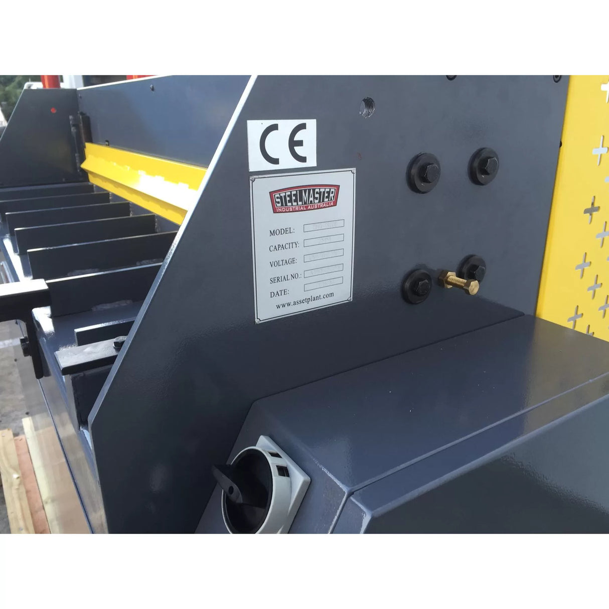 240Volt Hydraulic Guillotine 1320mm x 2.0mm, Back Gauge, Roving Foot Pedal
