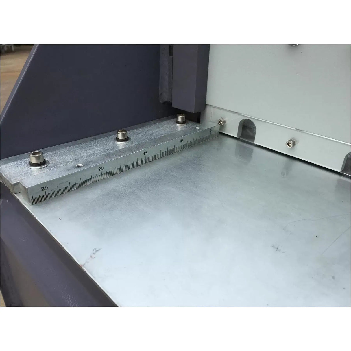 Guillotine Pneumatic Operation, 1270mm x 1.6mm, Remote Foot