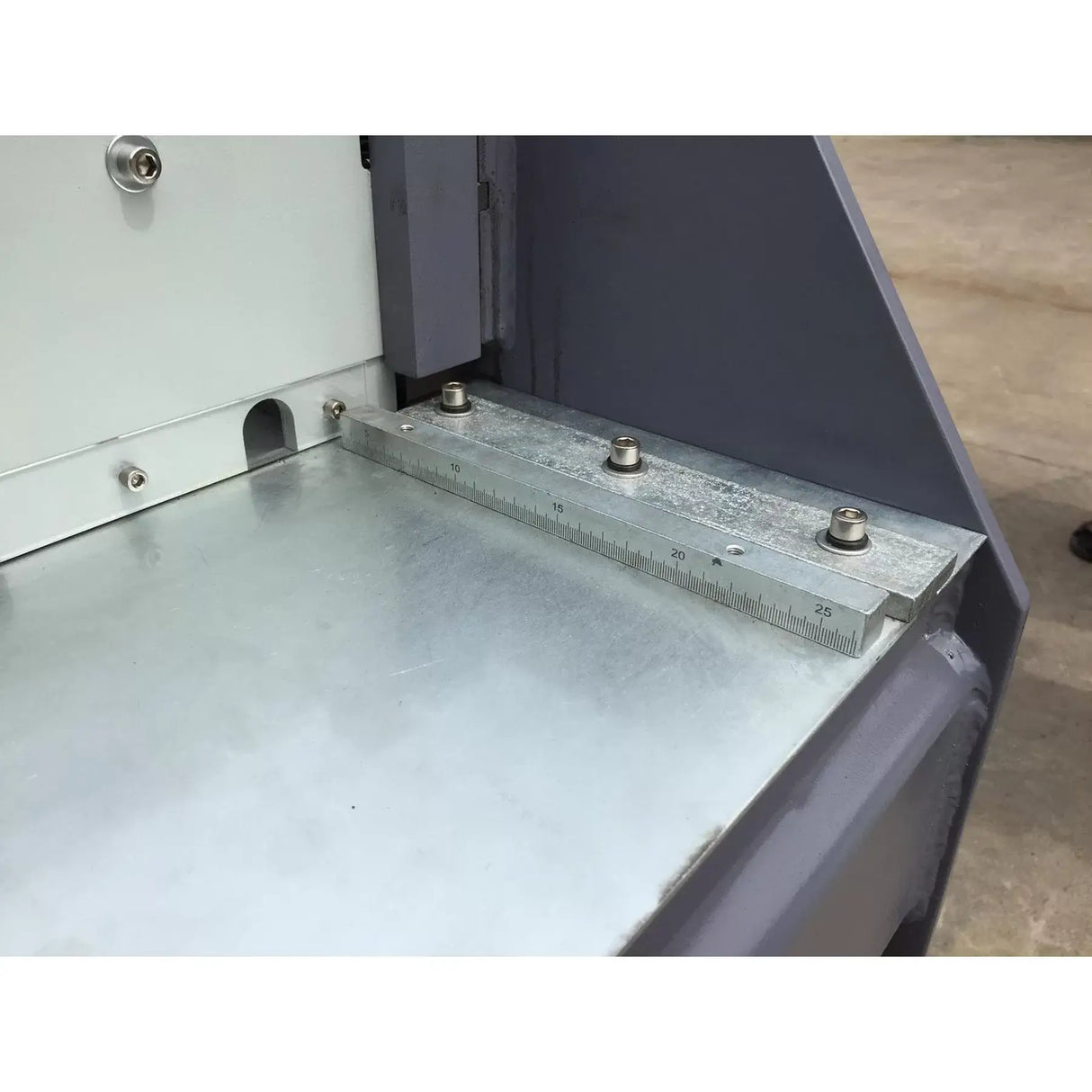 Guillotine Pneumatic Operation, 1270mm x 1.6mm, Remote Foot
