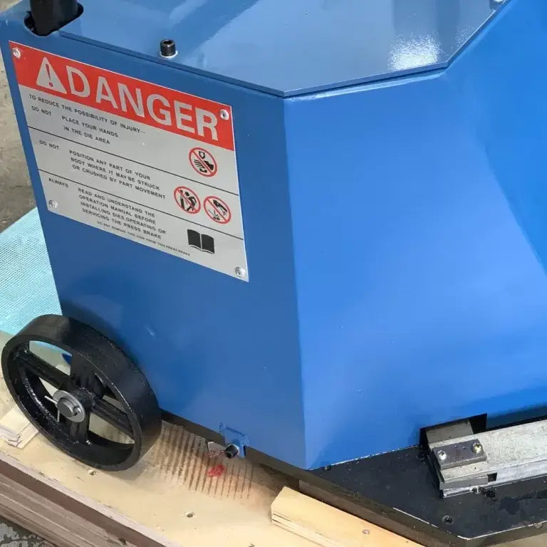 HVAC/Sheetmetal Corner TDF / TDC Auto Insert Machine. Steelmaster Model: CCM-18, Comprising Infeed