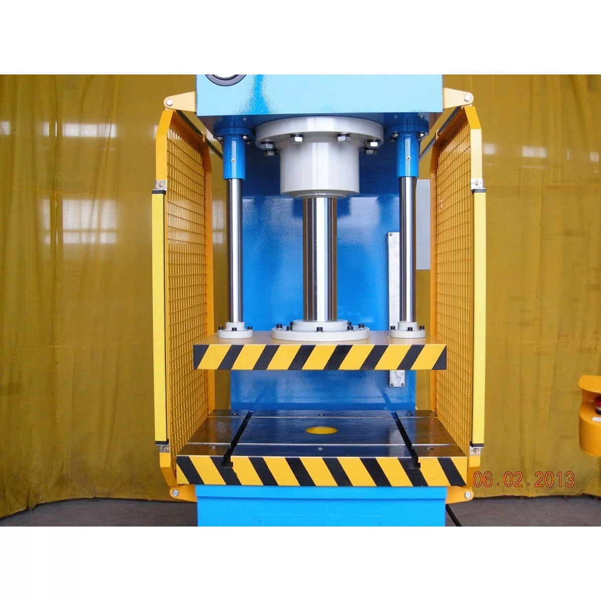 Open Front Hydraulic Press, 100 Ton Capacity, Heavy Duty