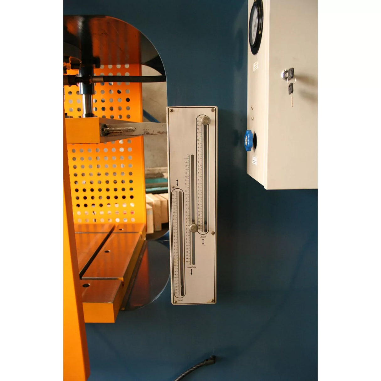 Open Front Hydraulic Press, 100 Ton Capacity, Heavy Duty