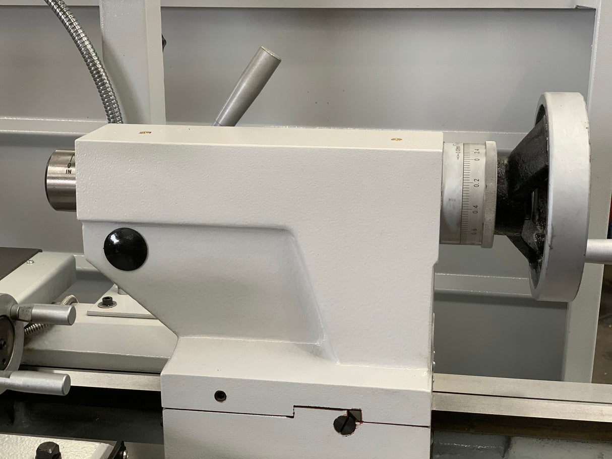 ASSET 1640TR – EURO Toolroom Precision Lathe. 1000mm Centres, 410mm Swing, 52mm Bore, 2 Axis DRO