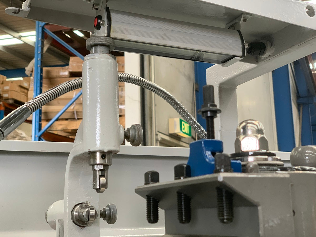 ASSET 1640TR – EURO Toolroom Precision Lathe. 1000mm Centres, 410mm Swing, 52mm Bore, 2 Axis DRO