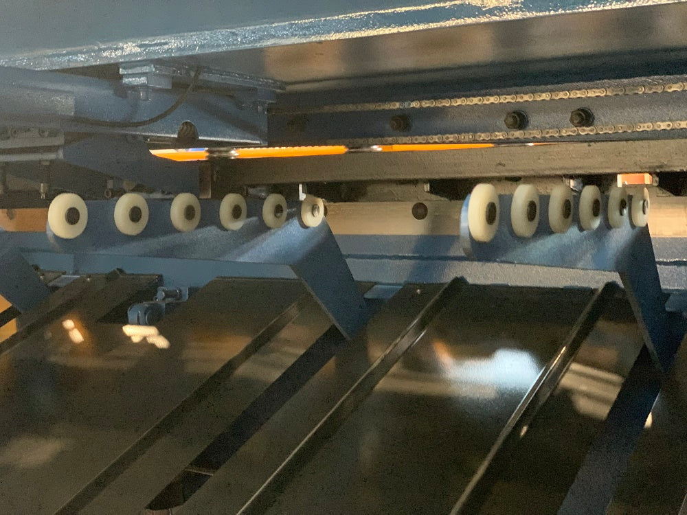 Steelmaster SM-SBHS2504PSS Hydraulic Guillotine 2500mm x 4mm. Rear Sheet Supports. power ballscrew back gauge.