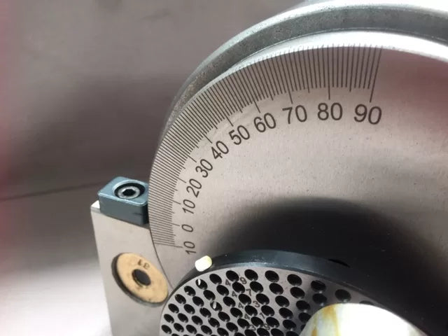 Semi-Universal Dividing Head with 4" (100mm) 3-Jaw Chuck