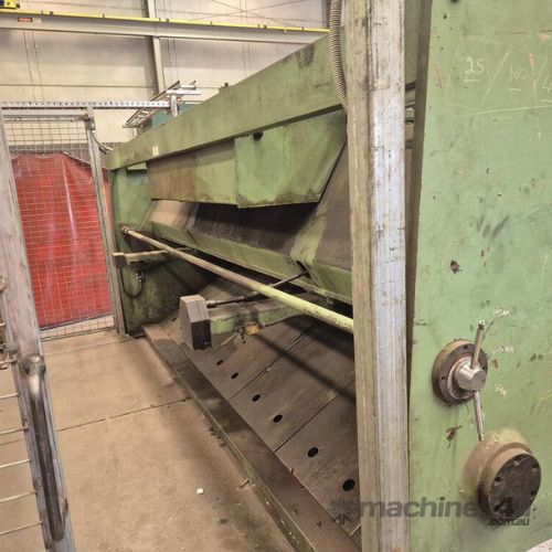 Used STP 4000 x 6 mm Swingbeam Guillotine