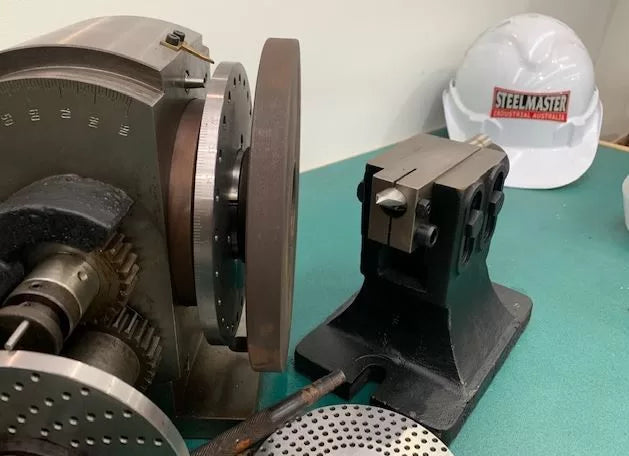 Universal Dividing Head, 132mm Centre Height, 3MT, 40:1 Ratio