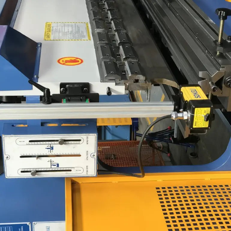 Absolute NC Hydraulic Pressbrake. 4000mm x 135Ton 2 Axis Estun E21+ Controller