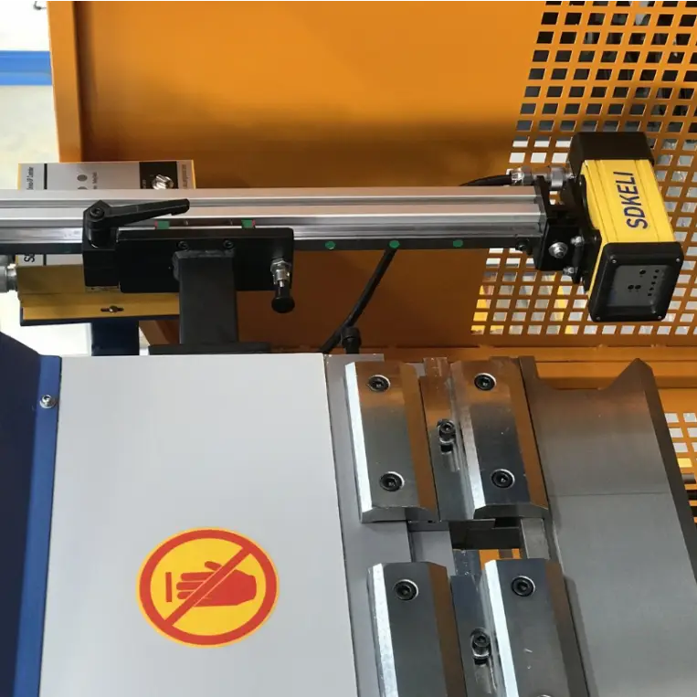 Absolute NC Hydraulic Pressbrake. 4000mm x 135Ton 2 Axis Estun E21+ Controller