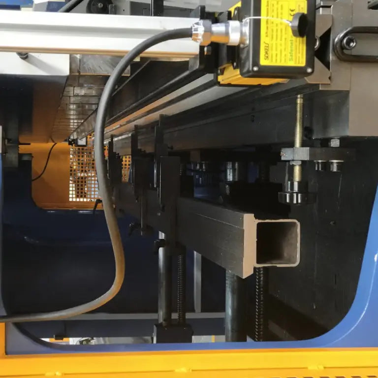 Absolute NC Hydraulic Pressbrake. 4000mm x 135Ton 2 Axis Estun E21+ Controller