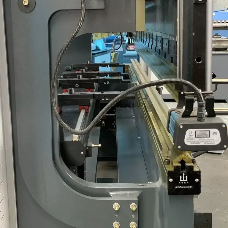 3200mm x 135Ton 5 Axis CNC Pressbrake 3200mm x 135Ton, 5 Axis Delem DA58T Control