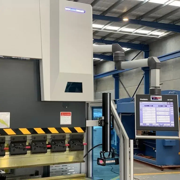3200mm x 135Ton 5 Axis CNC Pressbrake 3200mm x 135Ton, 5 Axis Delem DA58T Control