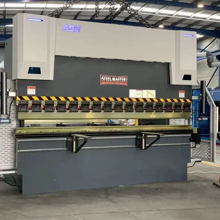 3200mm x 135Ton 5 Axis CNC Pressbrake 3200mm x 135Ton, 5 Axis Delem DA58T Control