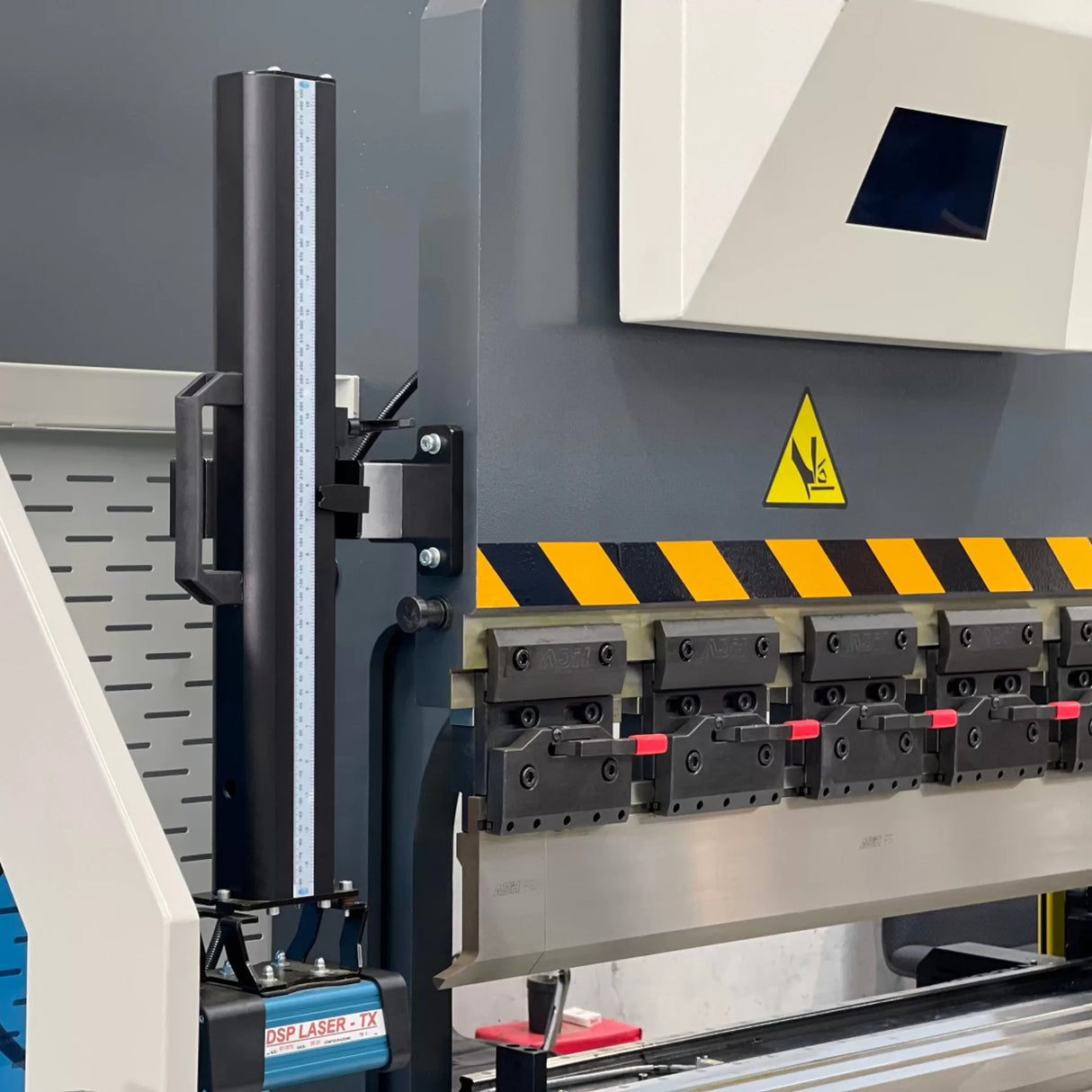 CNC Pressbrake. 3200mm x 135Ton, 7 Axis Delem DA66T Controller Energy Efficient