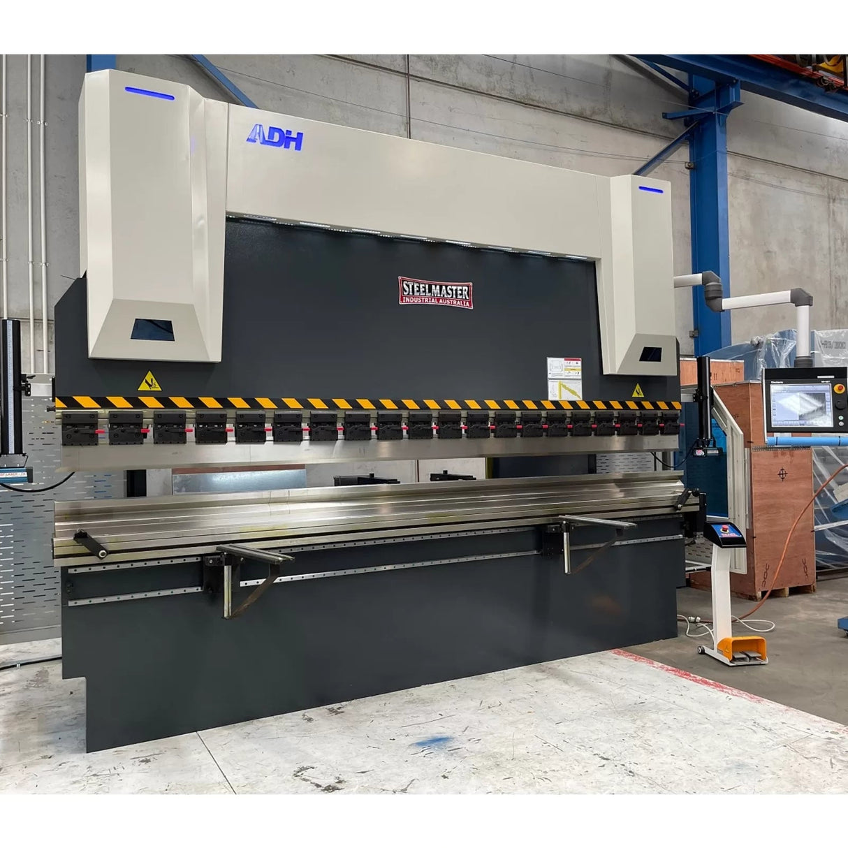 CNC Pressbrake. 3200mm x 135Ton, 7 Axis Delem DA66T Controller Energy Efficient
