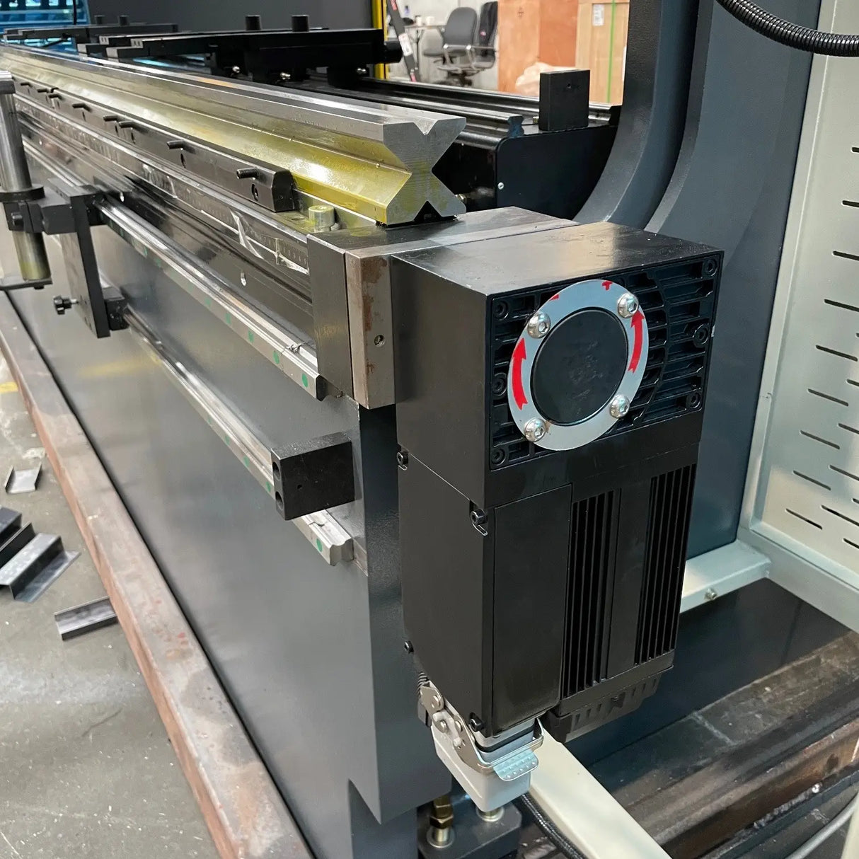 CNC Pressbrake. 4000mm x 135Ton, 5 Axis Delem DA58T Control Energy Efficient