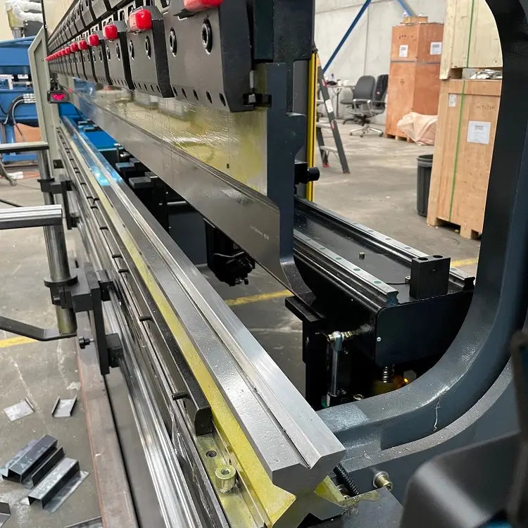CNC Pressbrake. 4000mm x 135Ton, 5 Axis Delem DA58T Control Energy Efficient