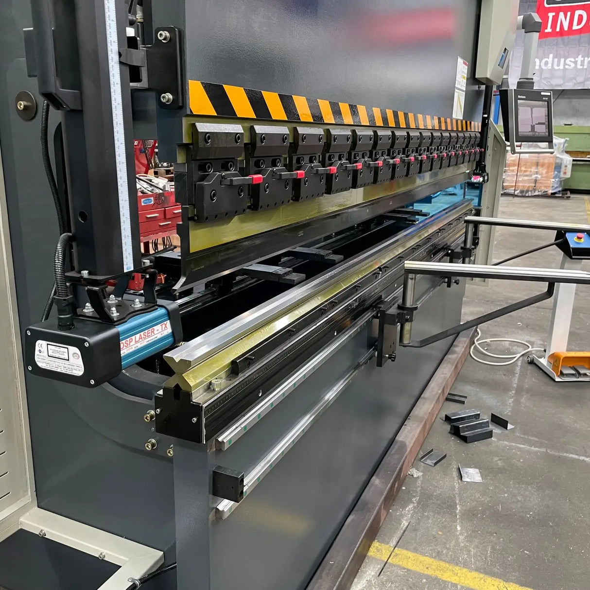 CNC Pressbrake. 4000mm x 135Ton, 5 Axis Delem DA58T Control Energy Efficient