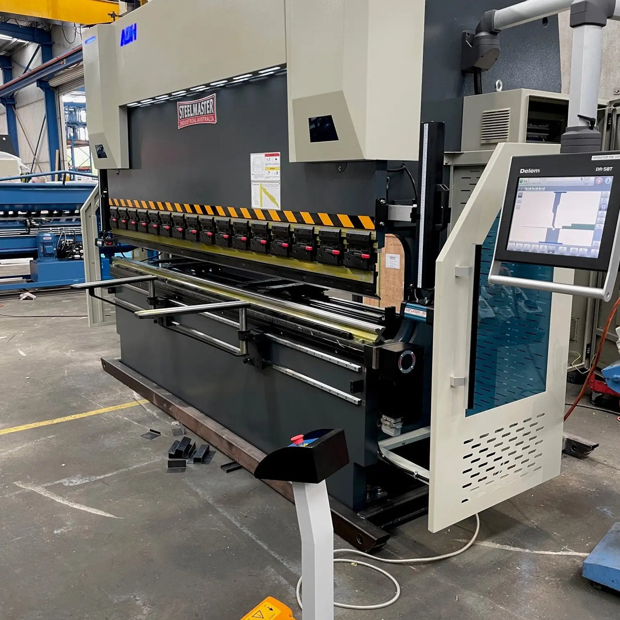 CNC Pressbrake. 4000mm x 135Ton, 5 Axis Delem DA58T Control Energy Efficient