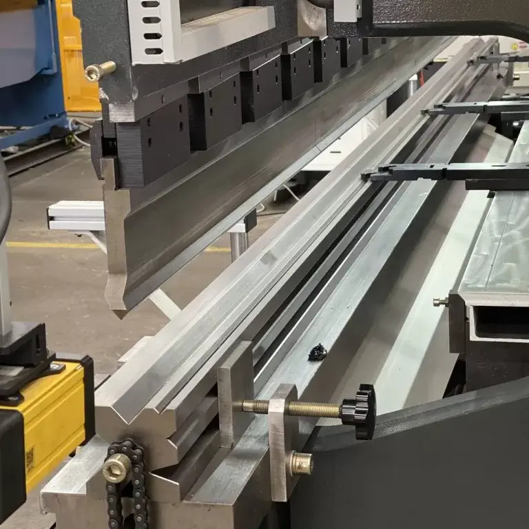 Asset Industrial Hydraulic NC Pressbrake. 4000mm x 220Ton. 2 Axis Controller, Table Crowning