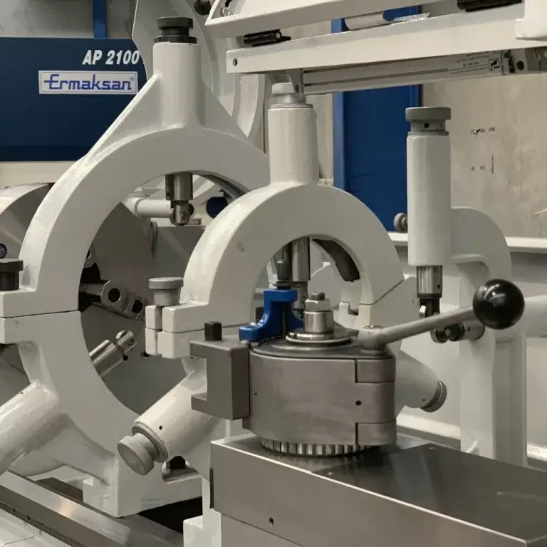 ASSET 2680 - Big Bore Lathe with Rapid Saddle - 2000mm Centres , 660mm Swing , 105mm Bore