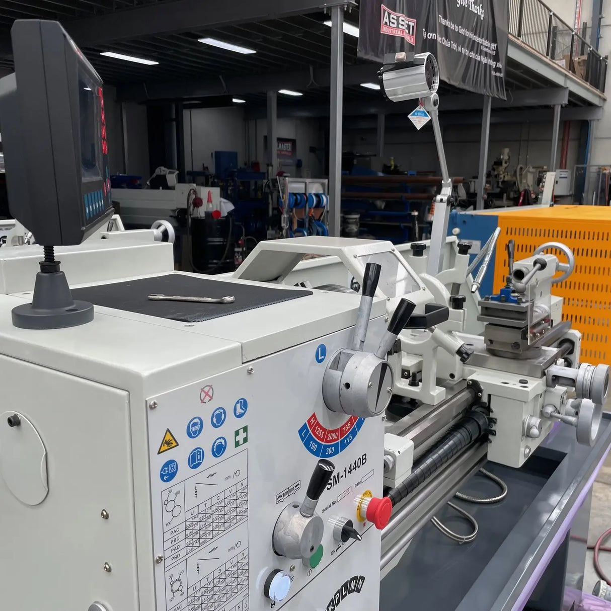 Centre Lathe (240V) - 1000mm Centres , 356mm Swing , 51mm Bore