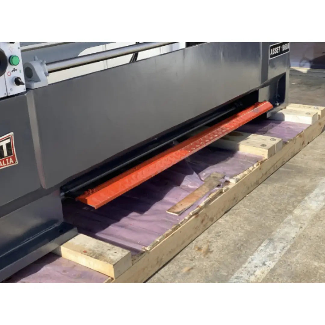 ASSET 1840B - EURO Big Bore Precision Lathe - 1000mm Bed , 460mm Swing , 80mm Bore