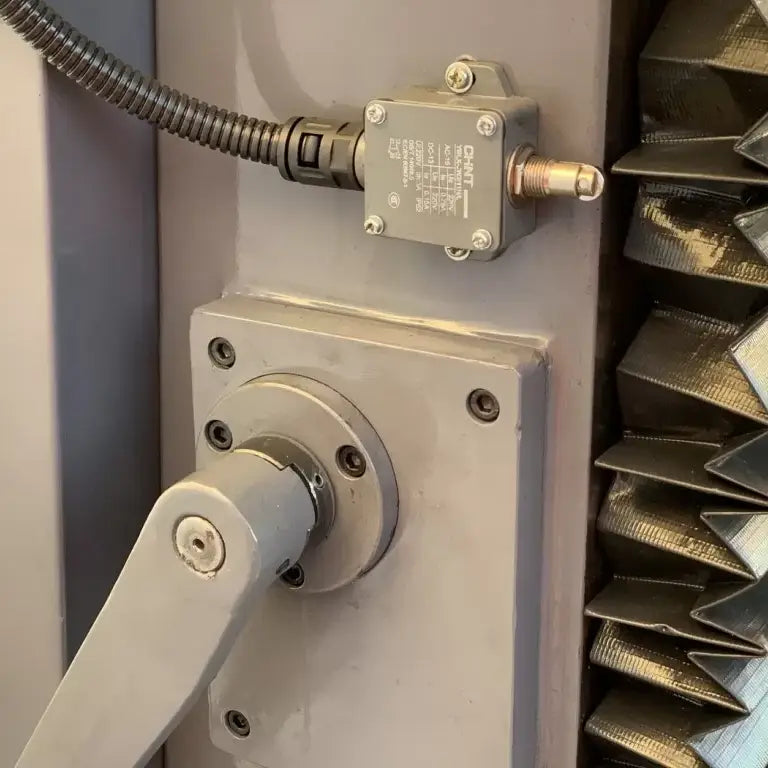 Mill Drill with DRO, Geared Drive Mill Drill With Power Draw Bar, Coolant, Power Head Up & Down