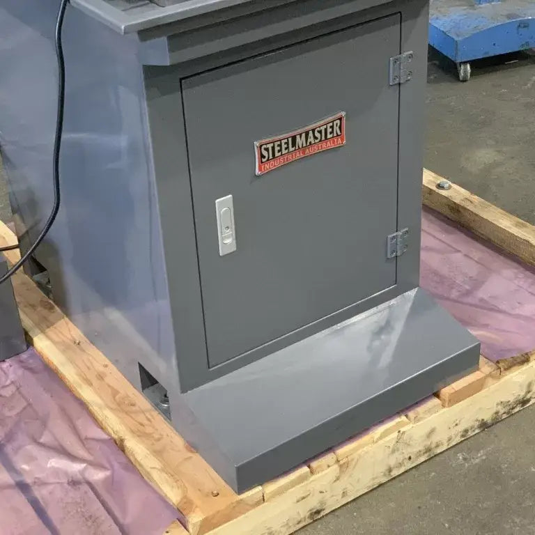 Geared Drive Mill Drill with DRO, Coolant, Dovetail Guides, Power Head Up & Down. Power Drawbar.