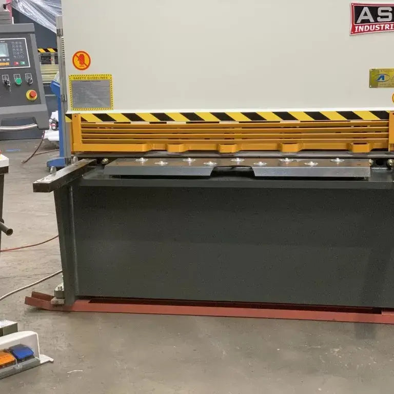 Hydraulic Guillotine, 2500mm x 4.0mm, E21s NC Programmable Back Gauge