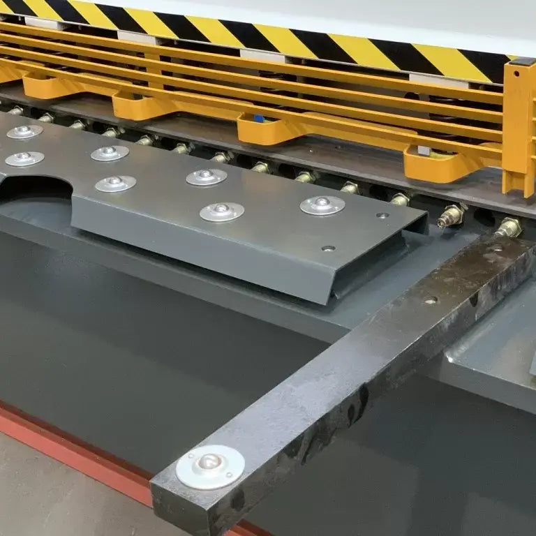Hydraulic Guillotine, 3200mm x 6.5mm, E21s NC Programmable Back Gauge