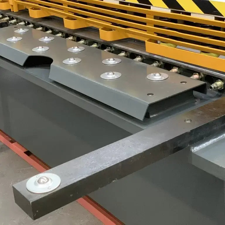 Hydraulic Guillotine, 3200mm x 6.5mm, E21s NC Programmable Back Gauge