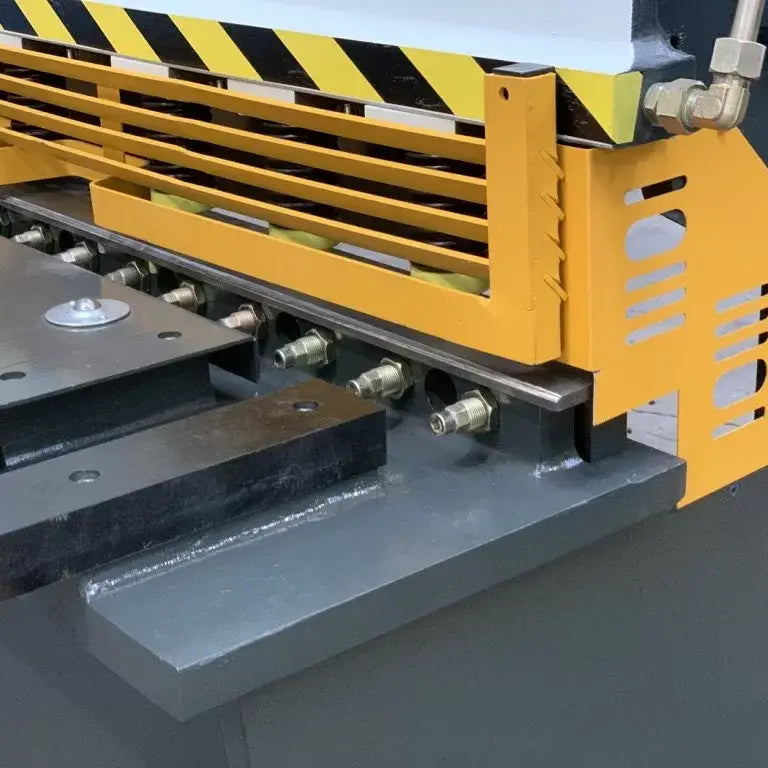 Hydraulic Guillotine, 3200mm x 6.5mm, E21s NC Programmable Back Gauge