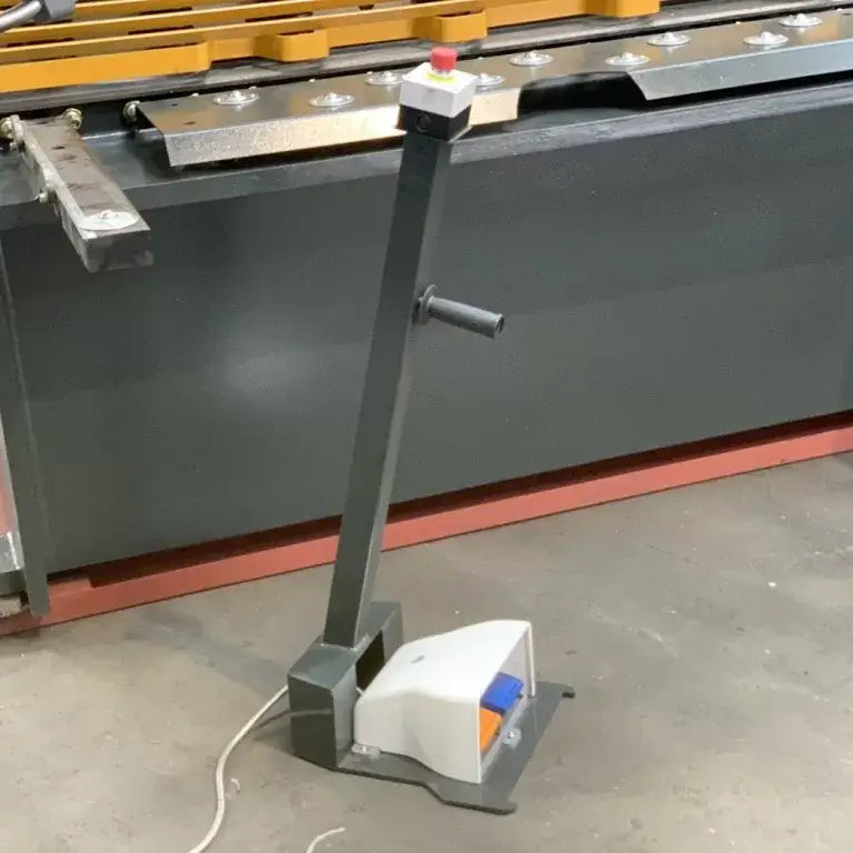 Hydraulic Guillotine, 3200mm x 6.5mm, E21s NC Programmable Back Gauge