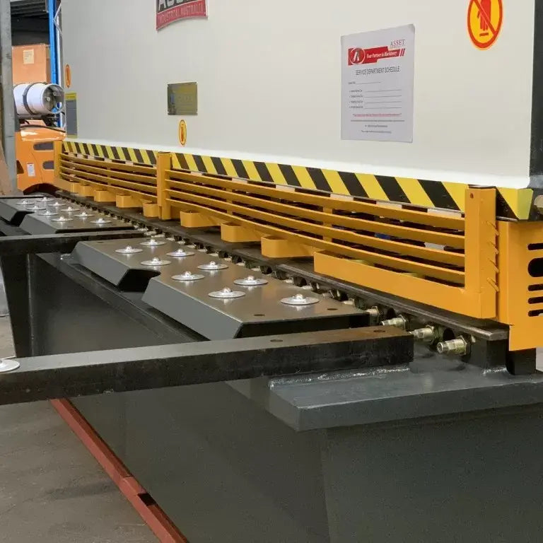 Hydraulic Guillotine, 4000mm x 6.5mm, E21s NC Programmable Back Gauge
