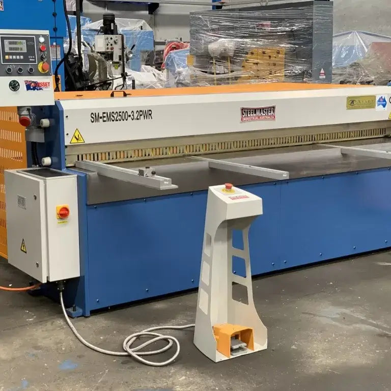 Guillotine Electro Shear, 2500mm x 3.2mm, Front Sheet Supports