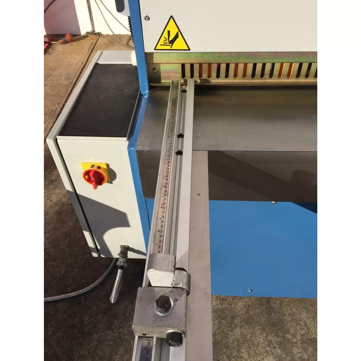 Guillotine Electro Shear, 3000mm x 3.2mm, Front Sheet Supports