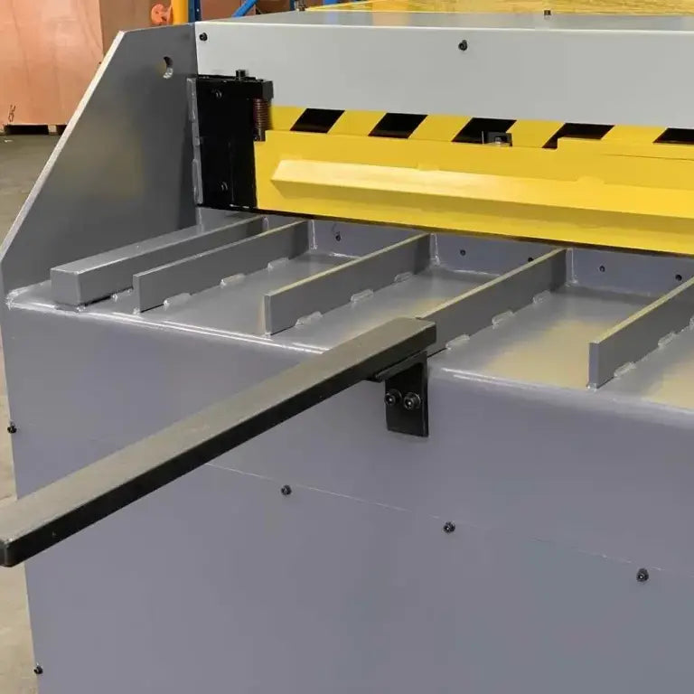 SM-STHS2516. 240Volt. Hydraulic Guillotine 2470mm x 1.6mm, Back Gauge, Roving Foot Pedal