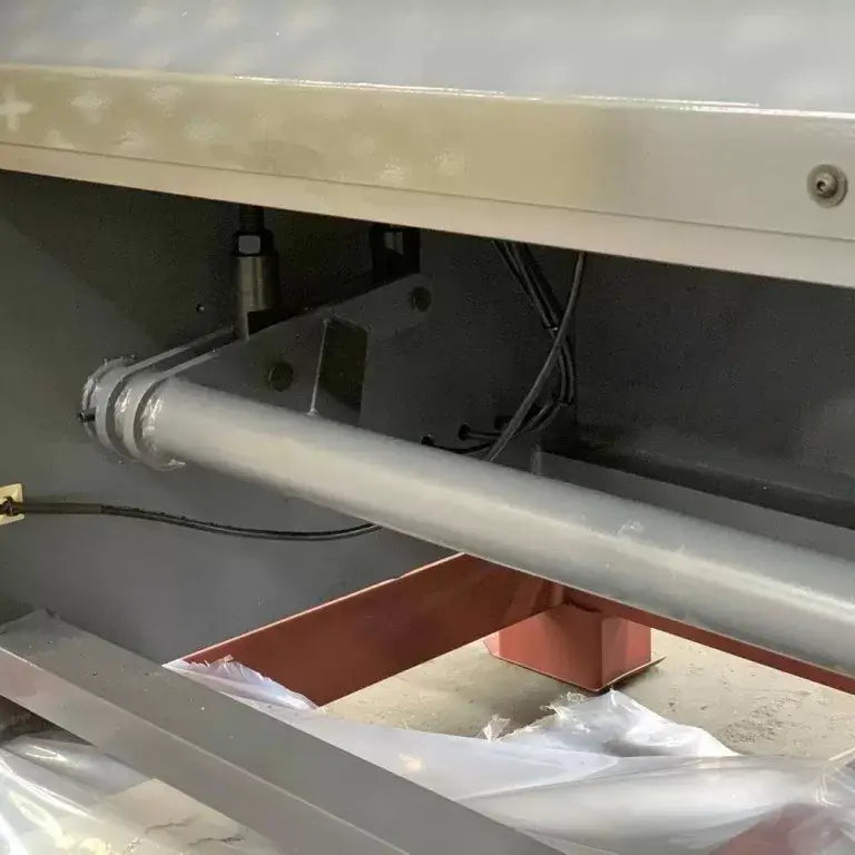 SM-STHS2516. 240Volt. Hydraulic Guillotine 2470mm x 1.6mm, Back Gauge, Roving Foot Pedal