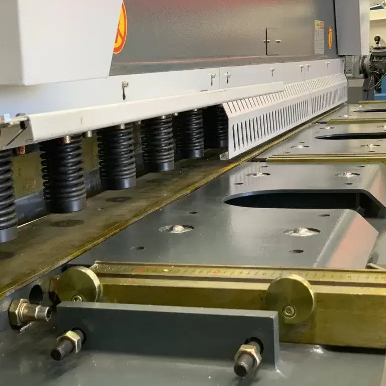 Guillotine Variable Rake 3200mm x 8mm, P40T CNC Touch Screen