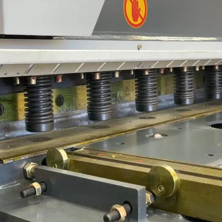 Guillotine Variable Rake 3200mm x 8mm, P40T CNC Touch Screen