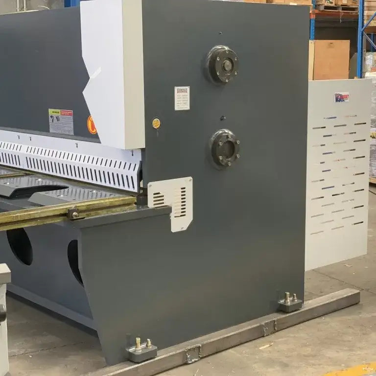 Guillotine Variable Rake 3200mm x 8mm, Rear Pneumatic Sheet Support