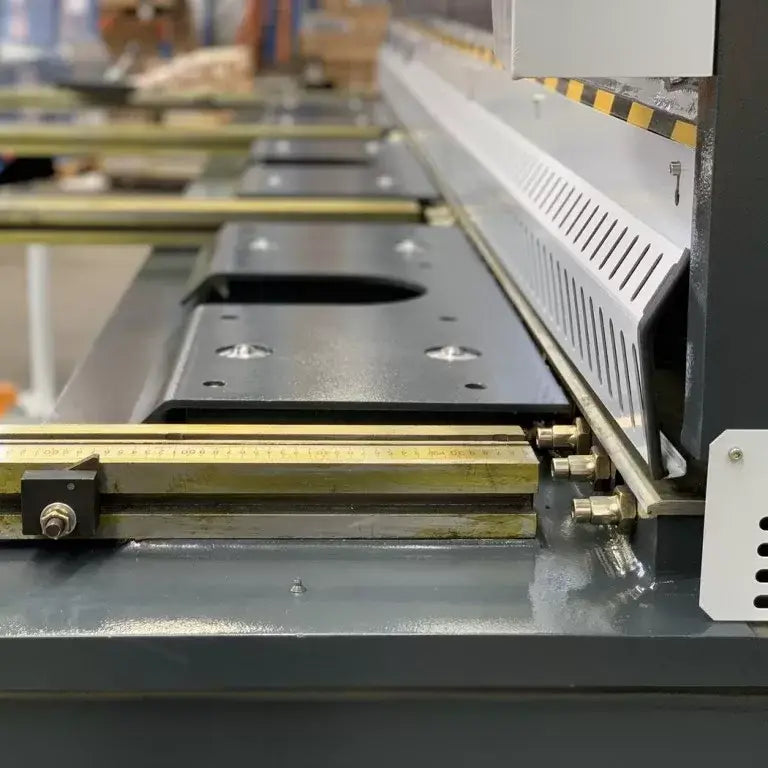 Guillotine Variable Rake 4000mm x 8mm, P40T CNC Touch Screen Control