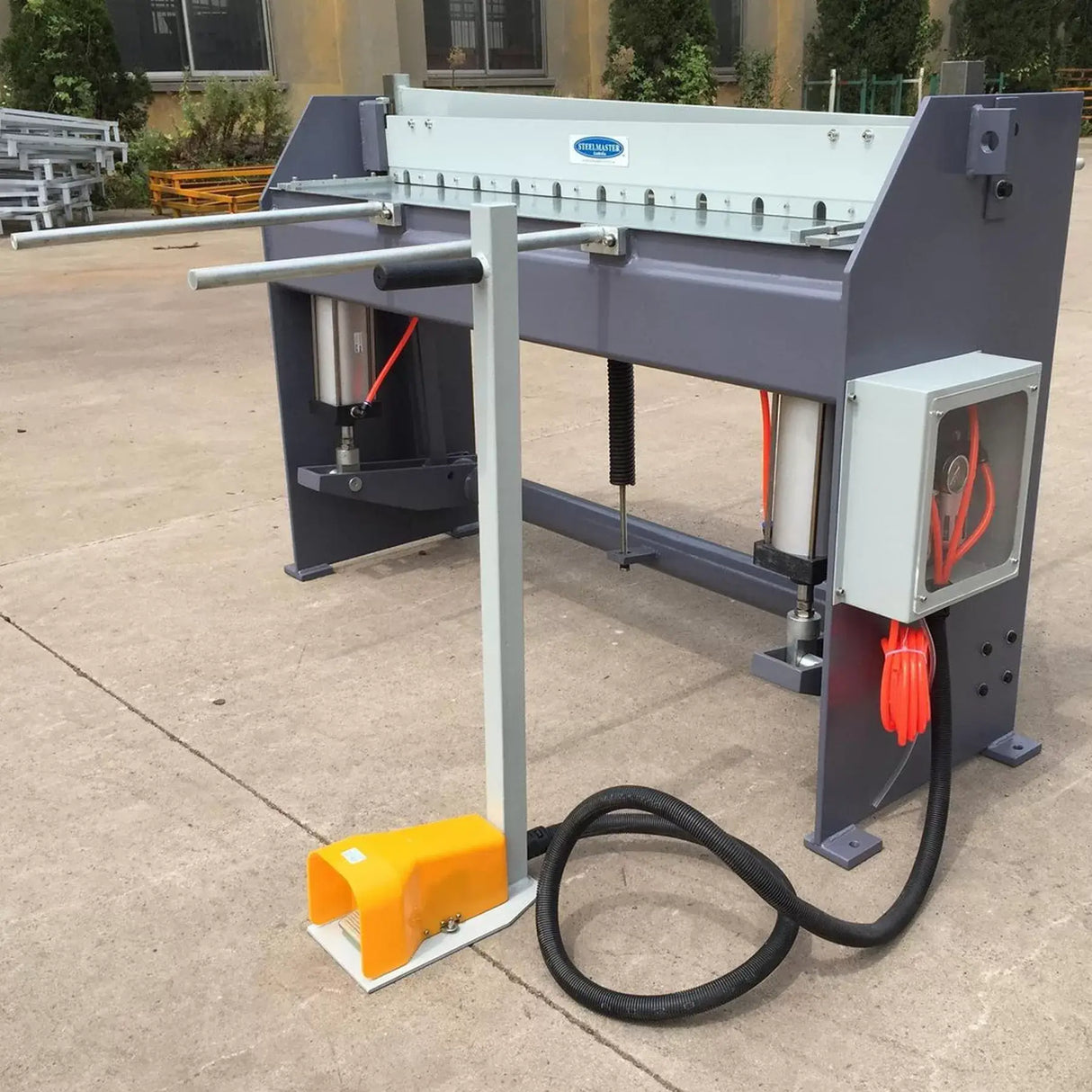Guillotine Pneumatic Operation, 1270mm x 1.6mm, Remote Foot
