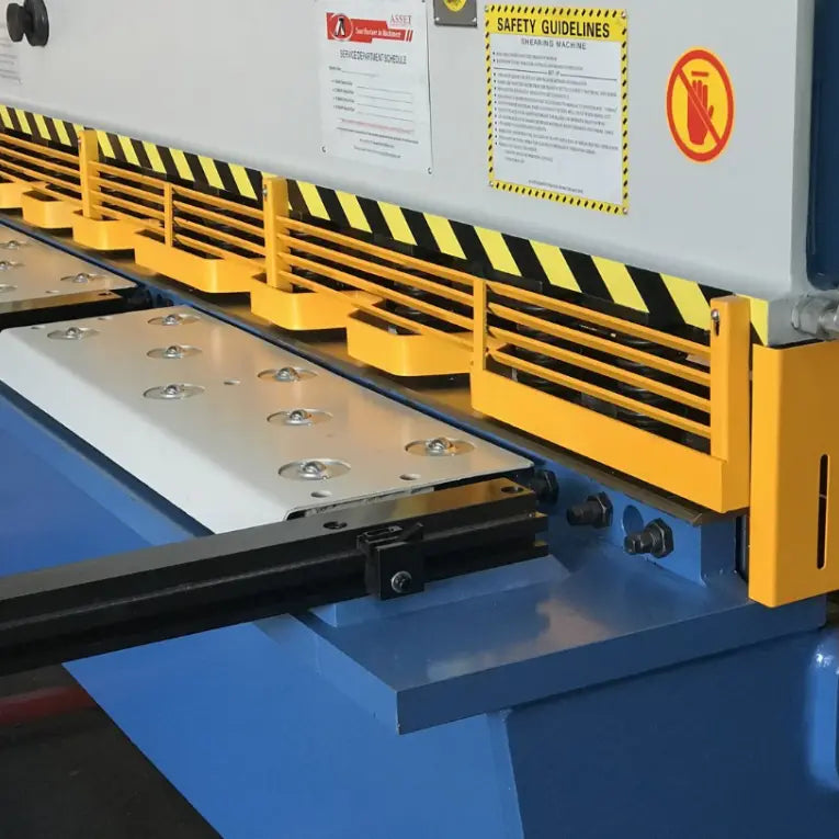 Steelmaster sm-sbhs2504 Hydraulic Guillotine 2500mm x 4mm with Power Ballscrew Back Gauge