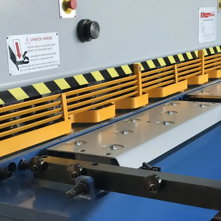 Steelmaster sm-sbhs2504 Hydraulic Guillotine 2500mm x 4mm with Power Ballscrew Back Gauge