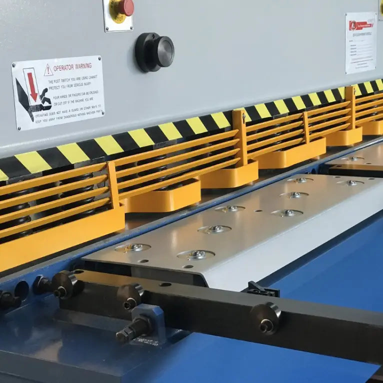 Steelmaster sm-sbhs2504 Hydraulic Guillotine 2500mm x 4mm with Power Ballscrew Back Gauge