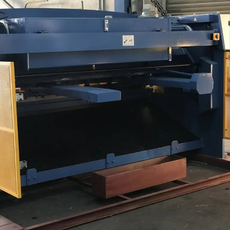 Steelmaster sm-sbhs2504 Hydraulic Guillotine 2500mm x 4mm with Power Ballscrew Back Gauge